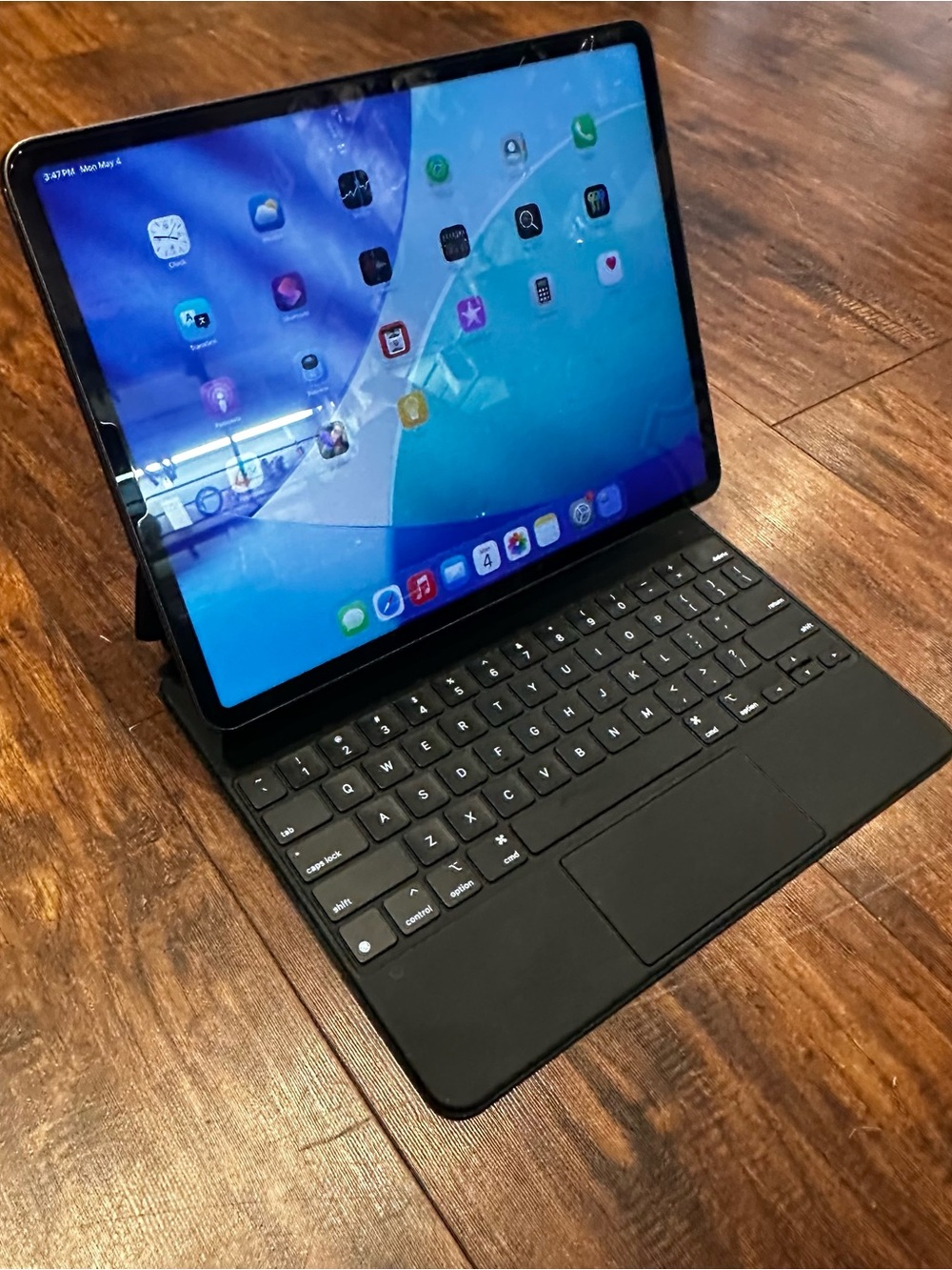 Apple iPad Pro 12.9” 5th Gen (256GB, WiFi) + Magic Keyboard A2480 Bundle M1 Chip